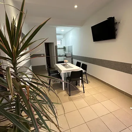 Omis アパートホテル 3*