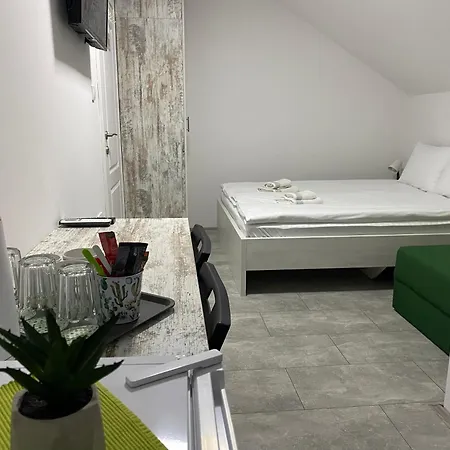 アパートホテル Omis 3*